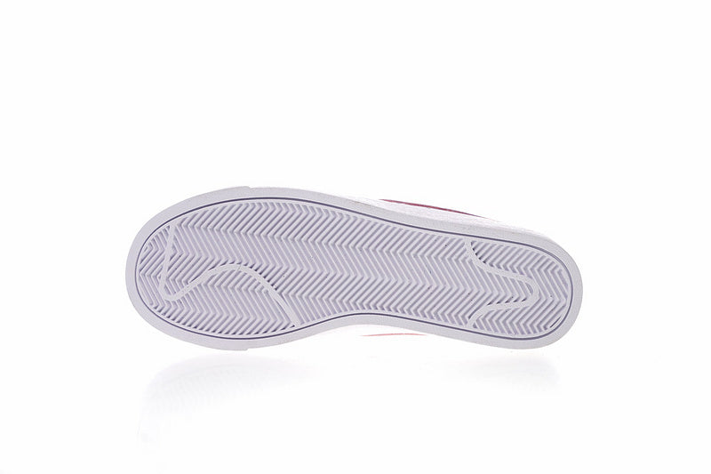 Résultats de l'évolution emblématique de la ligne Nike, les Nike Blazer Low 40 sont un témoignage de l'engagement de Nike à combiner style et innovation.