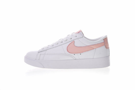 Résultats de l'évolution emblématique de la ligne Nike, les Nike Blazer Low 40 sont un témoignage de l'engagement de Nike à combiner style et innovation.