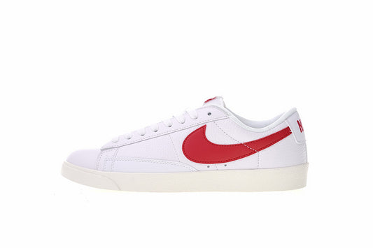 Résultats de l'évolution emblématique de la ligne Nike, les Nike Blazer Low 40 sont un témoignage de l'engagement de Nike à combiner style et innovation.