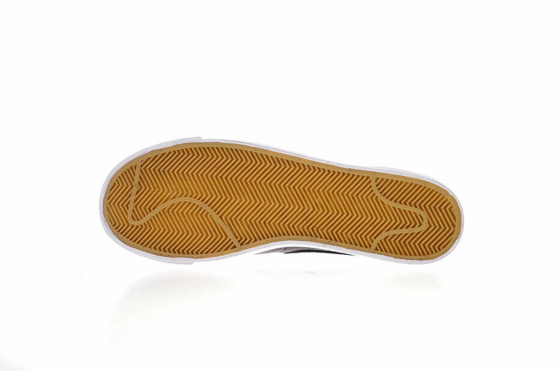 Résultats de l'évolution emblématique de la ligne Nike, les Nike Blazer Low 40 sont un témoignage de l'engagement de Nike à combiner style et innovation.