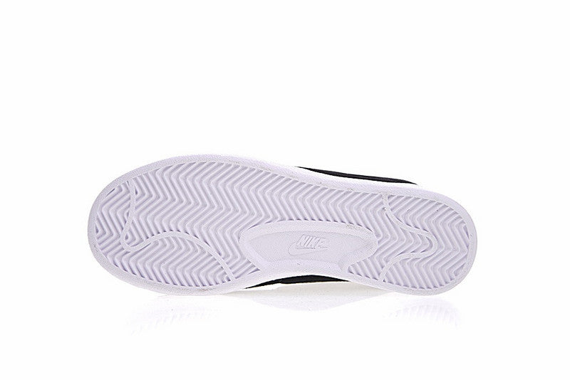Résultats de l'évolution emblématique de la ligne Nike, les Nike Blazer Low 40 sont un témoignage de l'engagement de Nike à combiner style et innovation.