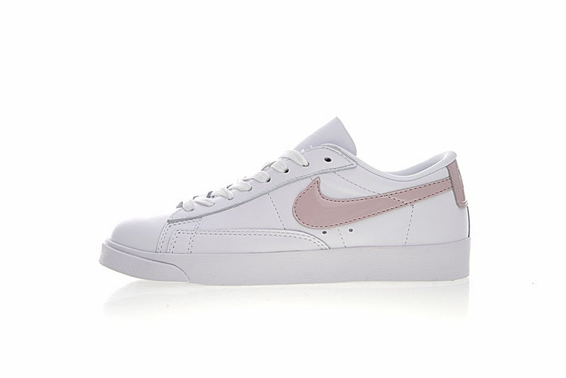 Résultats de l'évolution emblématique de la ligne Nike, les Nike Blazer Low 40 sont un témoignage de l'engagement de Nike à combiner style et innovation.