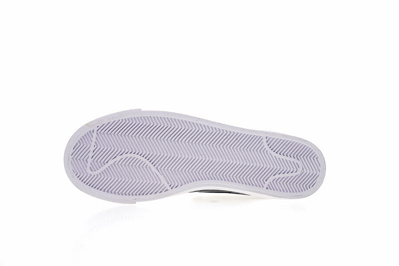 Résultats de l'évolution emblématique de la ligne Nike, les Nike Blazer Low 40 sont un témoignage de l'engagement de Nike à combiner style et innovation.