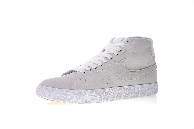 Résultats de l'évolution emblématique de la ligne Nike, les Nike Blazer Low 40 sont un témoignage de l'engagement de Nike à combiner style et innovation.