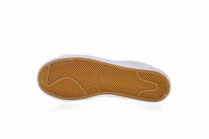 Résultats de l'évolution emblématique de la ligne Nike, les Nike Blazer Low 40 sont un témoignage de l'engagement de Nike à combiner style et innovation.