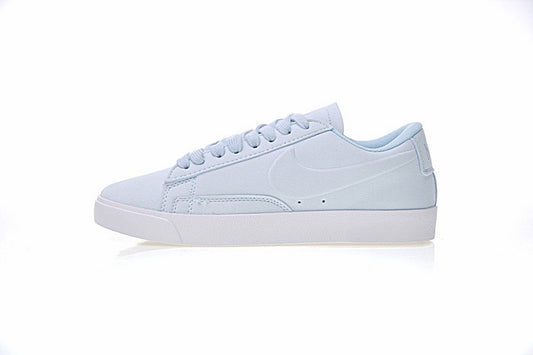Résultats de l'évolution emblématique de la ligne Nike, les Nike Blazer Low 40 sont un témoignage de l'engagement de Nike à combiner style et innovation.