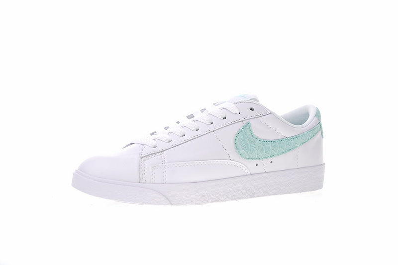 Résultats de l'évolution emblématique de la ligne Nike, les Nike Blazer Low 40 sont un témoignage de l'engagement de Nike à combiner style et innovation.