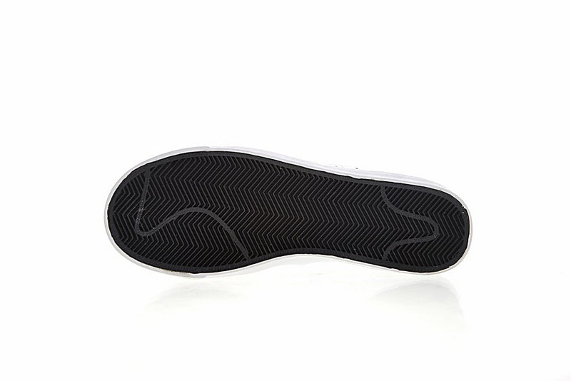 Résultats de l'évolution emblématique de la ligne Nike, les Nike Blazer Low 40 sont un témoignage de l'engagement de Nike à combiner style et innovation.