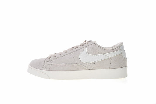 Résultats de l'évolution emblématique de la ligne Nike, les Nike Blazer Low 40 sont un témoignage de l'engagement de Nike à combiner style et innovation.