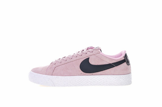 Résultats de l'évolution emblématique de la ligne Nike, les Nike Blazer Low 40 sont un témoignage de l'engagement de Nike à combiner style et innovation.