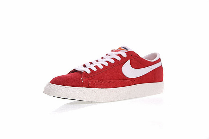 Résultats de l'évolution emblématique de la ligne Nike, les Nike Blazer Low 40 sont un témoignage de l'engagement de Nike à combiner style et innovation.