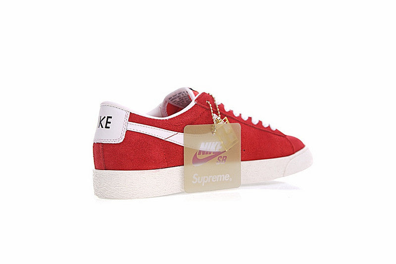 Résultats de l'évolution emblématique de la ligne Nike, les Nike Blazer Low 40 sont un témoignage de l'engagement de Nike à combiner style et innovation.