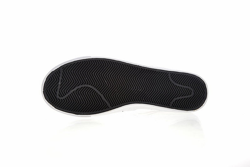 Résultats de l'évolution emblématique de la ligne Nike, les Nike Blazer Low 40 sont un témoignage de l'engagement de Nike à combiner style et innovation.