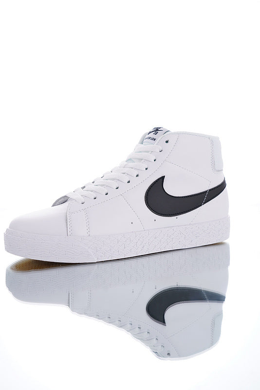 Résultats de l'évolution emblématique de la ligne Nike, les Nike Blazer Mid sont un témoignage de l'engagement de Nike à combiner style et innovation.
