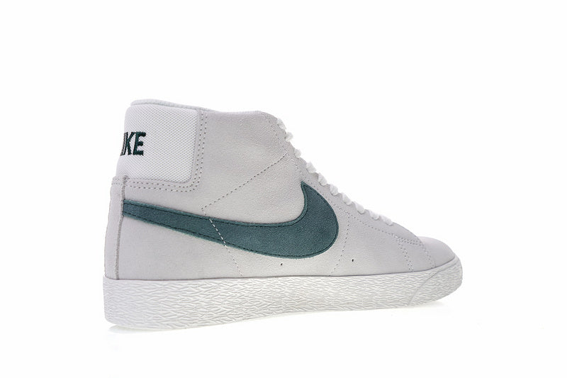 Résultats de l'évolution emblématique de la ligne Nike, les Nike Blazer Mid sont un témoignage de l'engagement de Nike à combiner style et innovation.