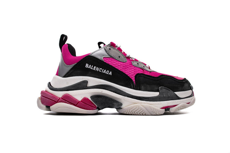 les sneakers Balenciaga Triple S "Beige Green Yellow" Femme sont un témoignage de l'engagement de Balenciaga à combiner style et innovation.