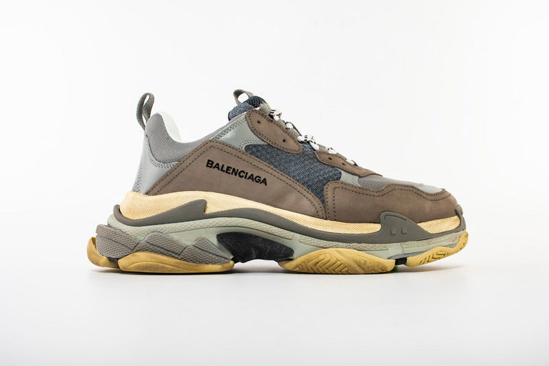 les sneakers Balenciaga Triple S "Beige Green Yellow" Femme sont un témoignage de l'engagement de Balenciaga à combiner style et innovation.