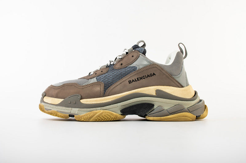 les sneakers Balenciaga Triple S "Beige Green Yellow" Femme sont un témoignage de l'engagement de Balenciaga à combiner style et innovation.