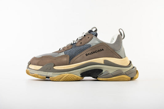 les sneakers Balenciaga Triple S "Beige Green Yellow" Femme sont un témoignage de l'engagement de Balenciaga à combiner style et innovation.