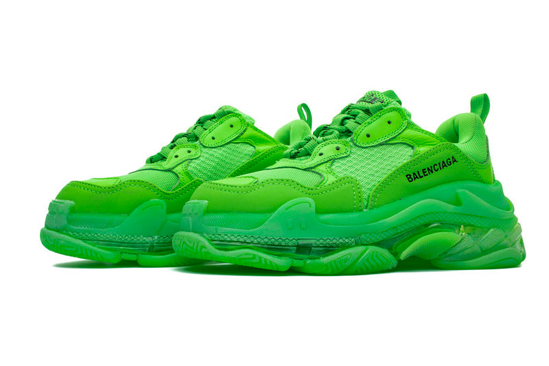 les sneakers Balenciaga Triple S "Beige Green Yellow" Femme sont un témoignage de l'engagement de Balenciaga à combiner style et innovation.
