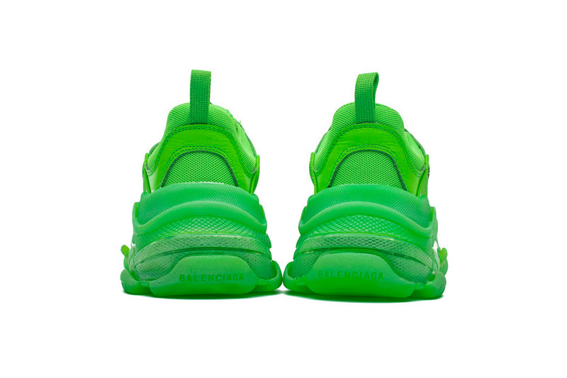 les sneakers Balenciaga Triple S "Beige Green Yellow" Femme sont un témoignage de l'engagement de Balenciaga à combiner style et innovation.