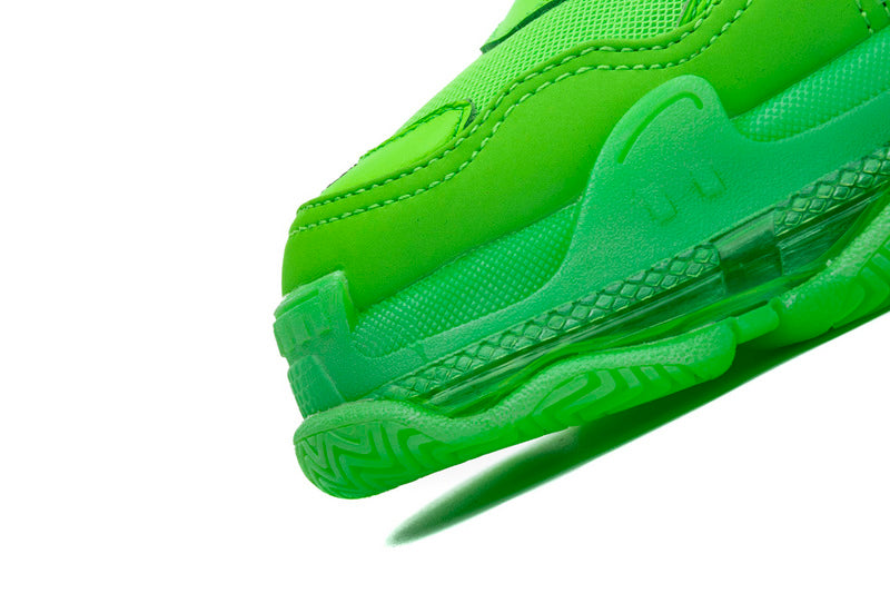 les sneakers Balenciaga Triple S "Beige Green Yellow" Femme sont un témoignage de l'engagement de Balenciaga à combiner style et innovation.