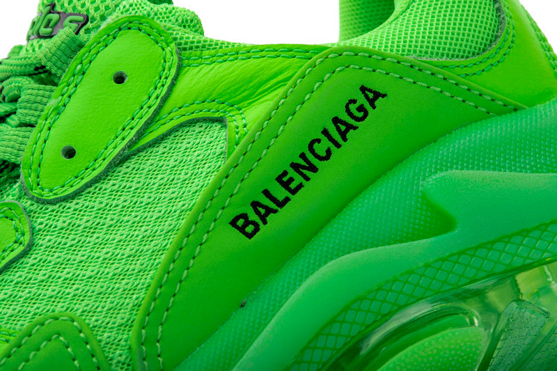 les sneakers Balenciaga Triple S "Beige Green Yellow" Femme sont un témoignage de l'engagement de Balenciaga à combiner style et innovation.