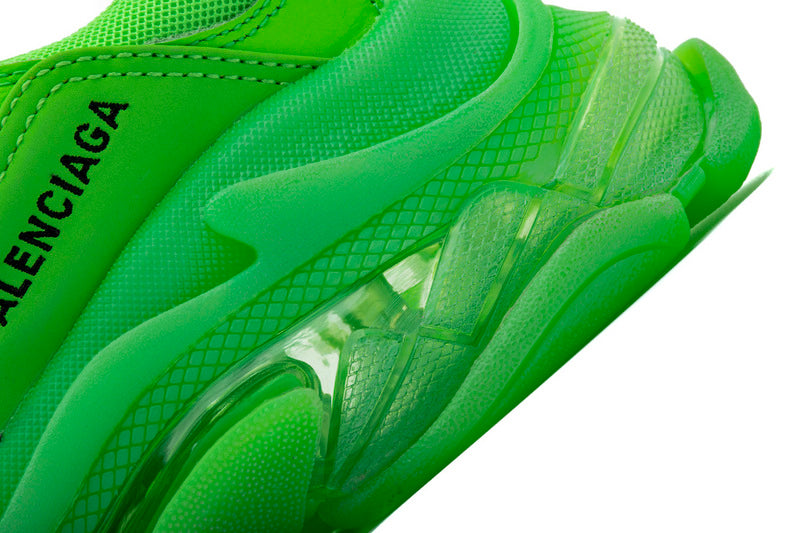 les sneakers Balenciaga Triple S "Beige Green Yellow" Femme sont un témoignage de l'engagement de Balenciaga à combiner style et innovation.
