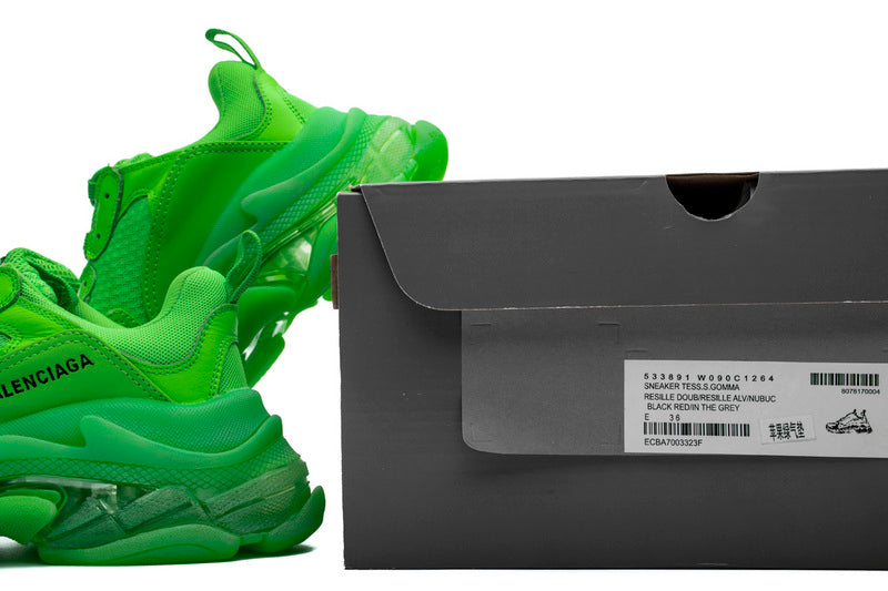 les sneakers Balenciaga Triple S "Beige Green Yellow" Femme sont un témoignage de l'engagement de Balenciaga à combiner style et innovation.