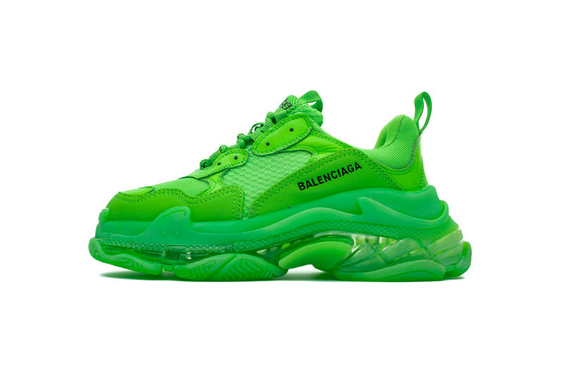 les sneakers Balenciaga Triple S "Beige Green Yellow" Femme sont un témoignage de l'engagement de Balenciaga à combiner style et innovation.