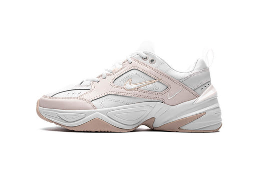 Résultats de l'évolution emblématique de la ligne Nike, les baskets Nike M2K Tekno Femme  sont un témoignage de l'engagement de Nike à combiner style et innovation.