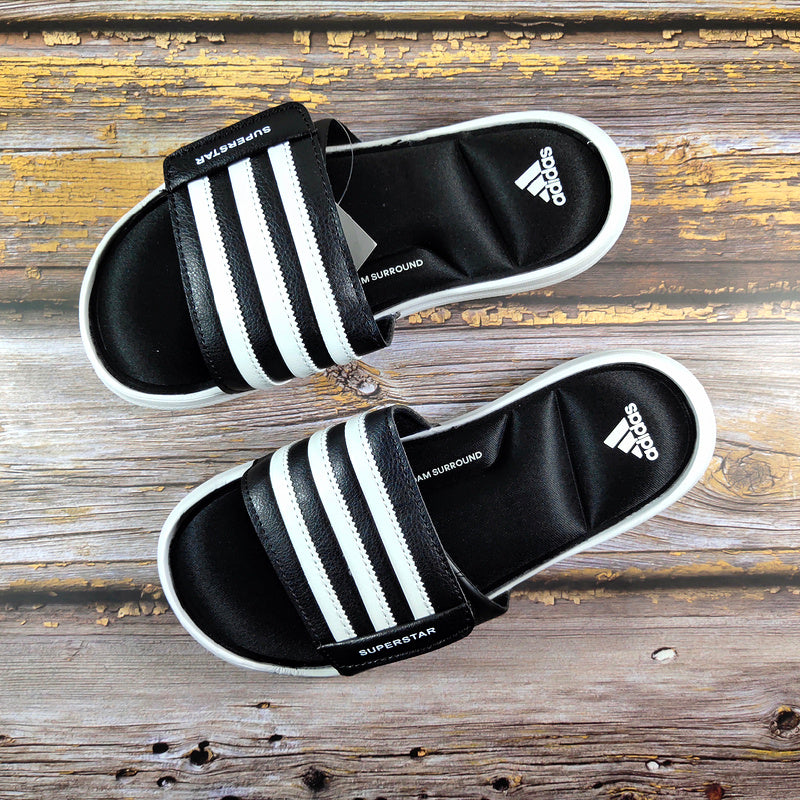 Les sandales claquettes Adidas sont un incontournable pour ceux qui recherchent un mélange parfait entre confort et style décontracté.
