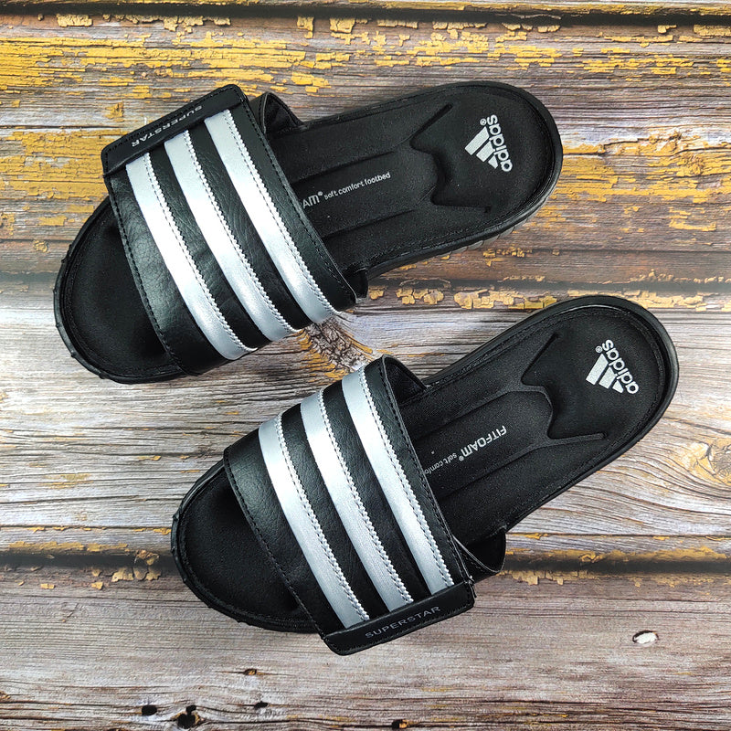 Les sandales claquettes Adidas sont un incontournable pour ceux qui recherchent un mélange parfait entre confort et style décontracté.