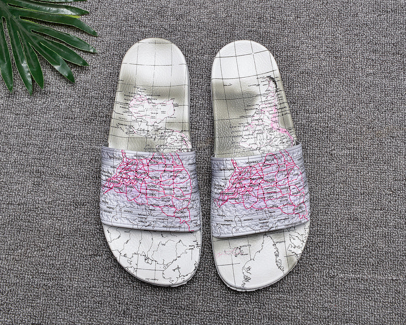 Les sandales claquettes Adidas sont un incontournable pour ceux qui recherchent un mélange parfait entre confort et style décontracté.