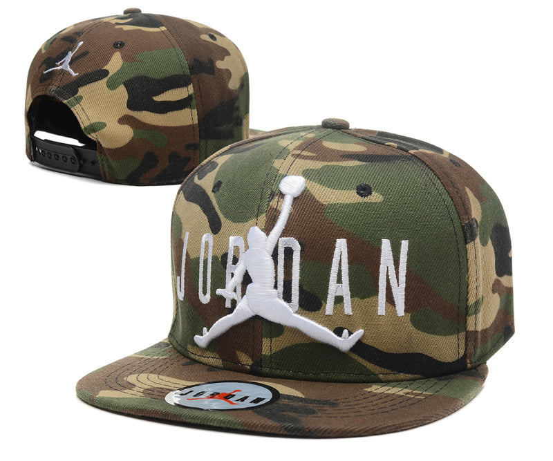 Les casquettes air Jordan incarnent l’héritage de la légende Michael Jordan, offrant un mélange parfait entre performance et style urbain.