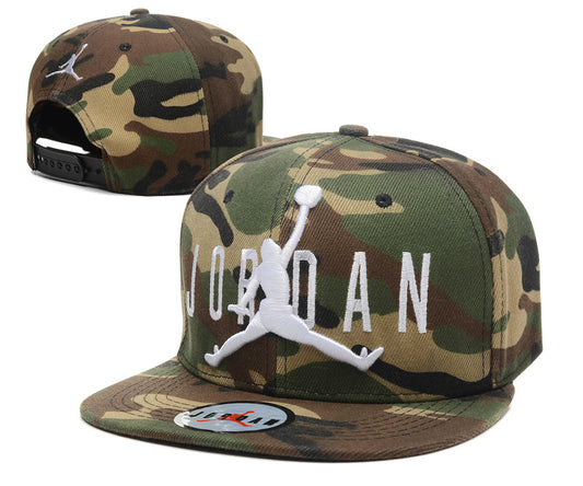 Les casquettes air Jordan incarnent l’héritage de la légende Michael Jordan, offrant un mélange parfait entre performance et style urbain.