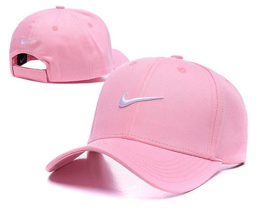 Les casquettes snapback Nike combinent parfaitement un design moderne et une fonctionnalité optimale, idéales pour un look sportif et urbain.