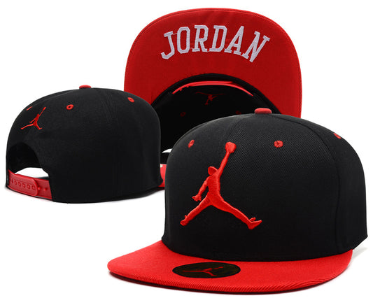 Les casquettes air Jordan incarnent l’héritage de la légende Michael Jordan, offrant un mélange parfait entre performance et style urbain.