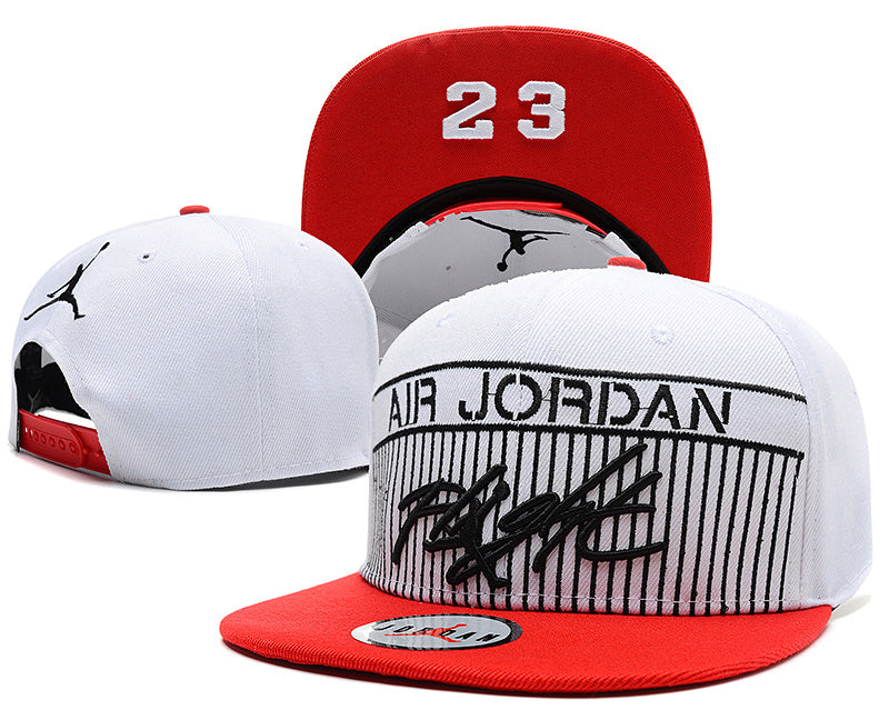 Les casquettes air Jordan incarnent l’héritage de la légende Michael Jordan, offrant un mélange parfait entre performance et style urbain.