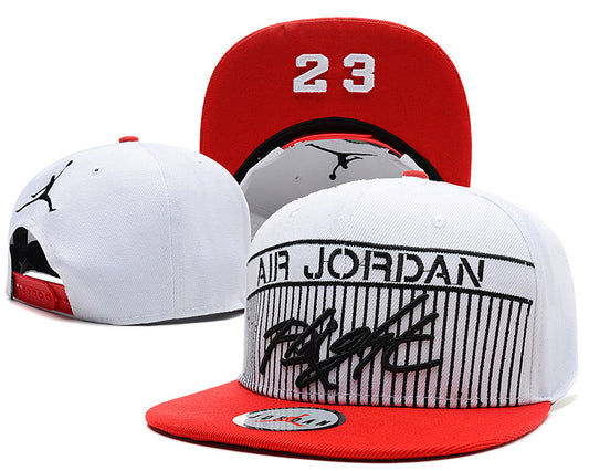 Les casquettes air Jordan incarnent l’héritage de la légende Michael Jordan, offrant un mélange parfait entre performance et style urbain.