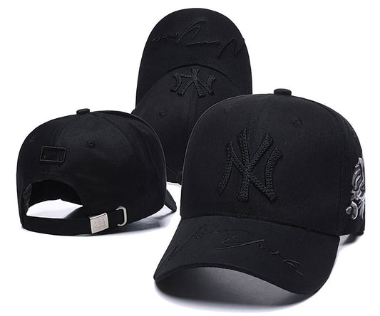 Les casquettes New Era unisexe sont une référence incontournable pour ceux qui recherchent un accessoire à la fois tendance et fonctionnel.