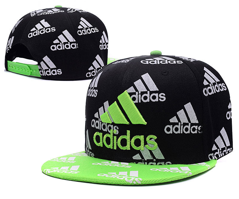 Les casquettes snapback adidas combinent parfaitement un design moderne et une fonctionnalité optimale, idéales pour un look sportif et urbain.