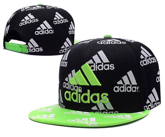 Les casquettes snapback adidas combinent parfaitement un design moderne et une fonctionnalité optimale, idéales pour un look sportif et urbain.