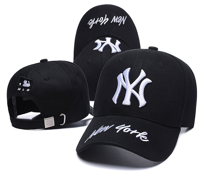 Les casquettes New Era unisexe sont une référence incontournable pour ceux qui recherchent un accessoire à la fois tendance et fonctionnel.