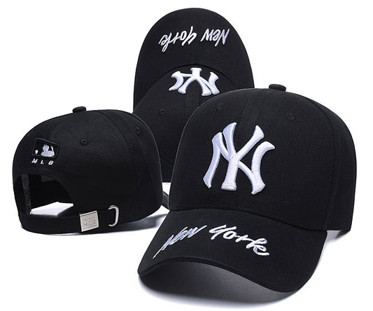 Les casquettes New Era unisexe sont une référence incontournable pour ceux qui recherchent un accessoire à la fois tendance et fonctionnel.