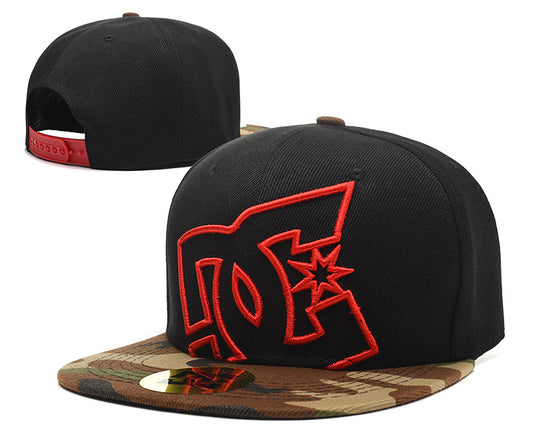 Les casquettes snapback unisexe combinent parfaitement un design moderne et une fonctionnalité optimale, idéales pour un look sportif et urbain.