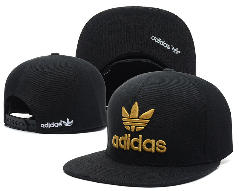 Les casquettes snapback adidas combinent parfaitement un design moderne et une fonctionnalité optimale, idéales pour un look sportif et urbain.