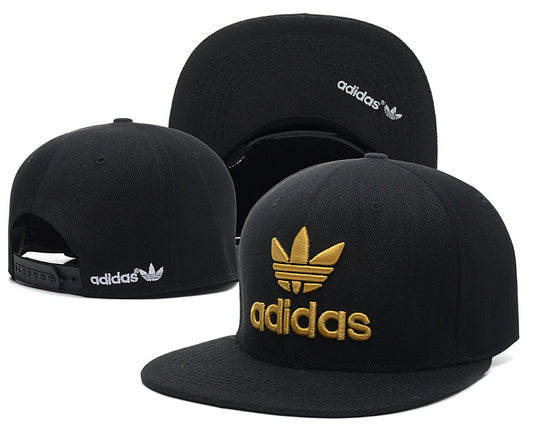 Les casquettes snapback adidas combinent parfaitement un design moderne et une fonctionnalité optimale, idéales pour un look sportif et urbain.