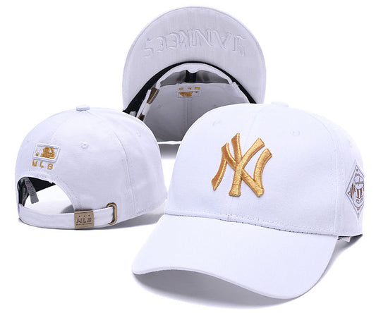 Les casquettes New Era unisexe sont une référence incontournable pour ceux qui recherchent un accessoire à la fois tendance et fonctionnel.