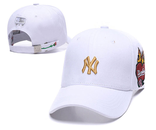 Les casquettes New Era unisexe sont une référence incontournable pour ceux qui recherchent un accessoire à la fois tendance et fonctionnel.